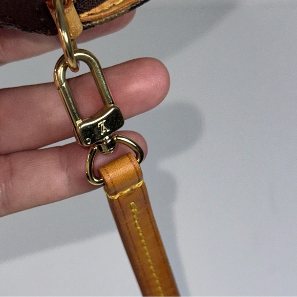 Louis Vuitton Monogram Mini Ellipse Wristlet Clutch - Picture 4 of 14